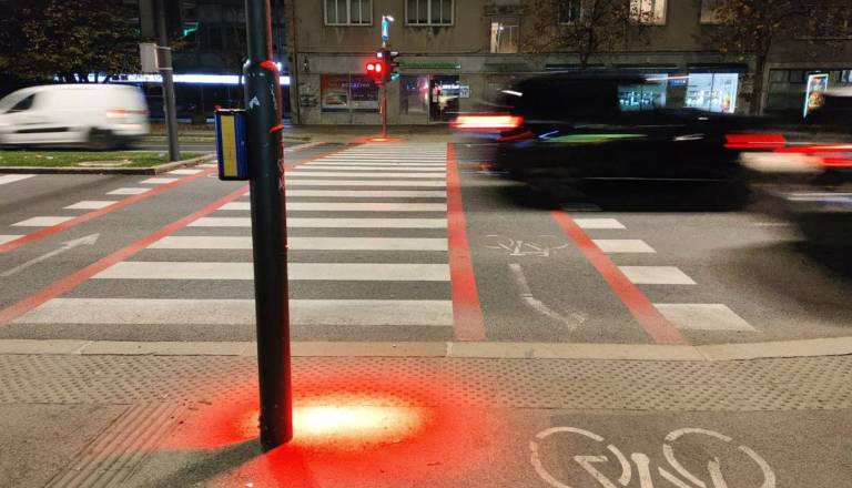 Alkohol in kršitve prednosti: Ponoči je policija v Ljubljani zasegla 6 vozil