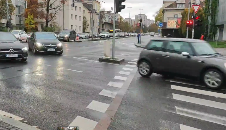 VIDEO: Kako sploh čez cesto? Janković o novih kamerah za zaznavanje vožnje v rdečo 