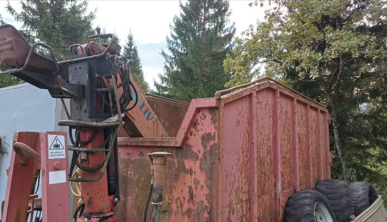 FOTO: Tatovi ukradli zabojnik z dvigalom, lastniki za informacije ponujajo denarno nagrado