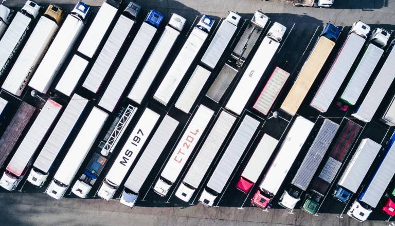 V Hočah vre: Stanovalci ob industrijski coni ostro proti parkiriščem za tovornjake