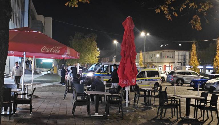 FOTO: Kaj se je dogajalo? Policija posredovala v središču Murske Sobote  