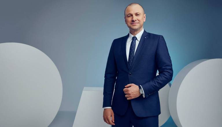 Predsednik uprave NLB meni, da bi mladi morali vračati družbi s prostovoljnim služenjem 