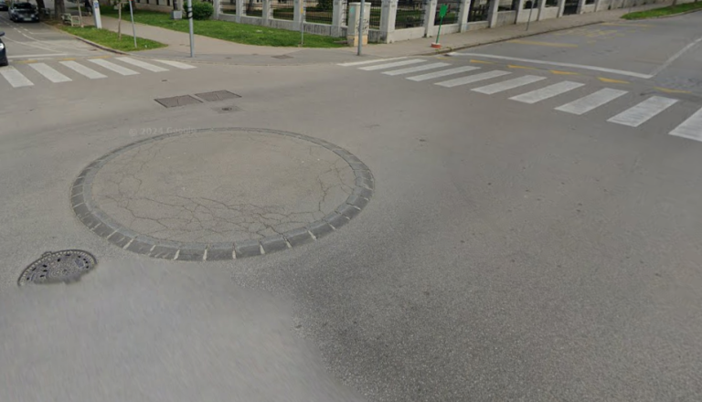 Zaradi »kroga« na Prulah zmedeni vozniki. Župan pravi, da je prometna ureditev ustrezna