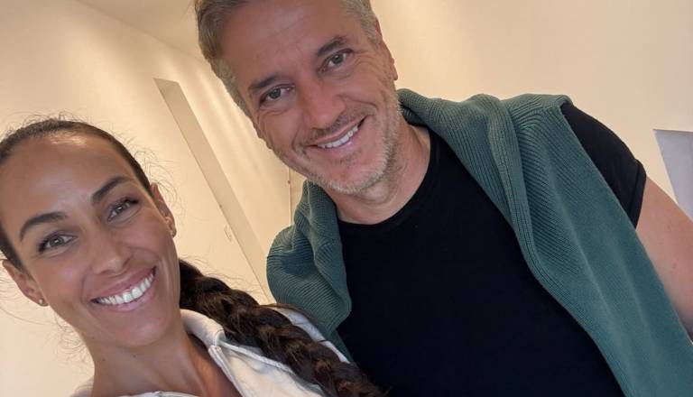 Tina Gaber in Robert Golob posvojila novega družinskega člana