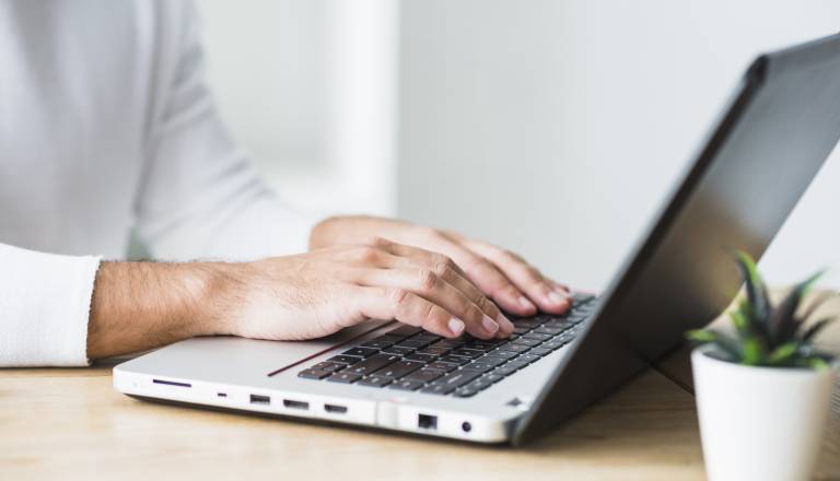 Vdor v bazo osebnih podatkov odnesel direktorico uprave za varno hrano