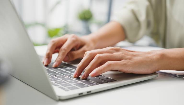 Po vdoru v podatkovno bazo odstop direktorice