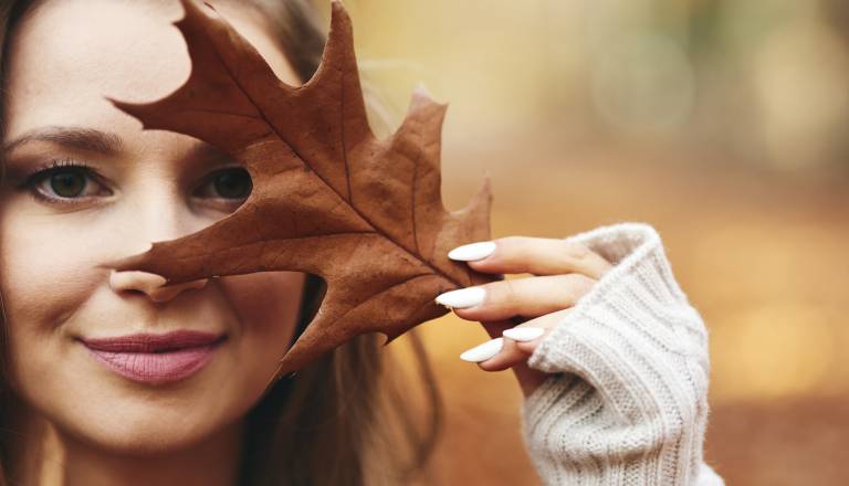 Kaj prinaša november 2025? Zvezde razkrivajo presenečenja v ljubezni in karieri