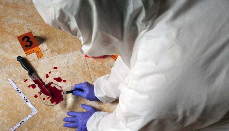 Tragedija pri sosedih: ženska ubila moža