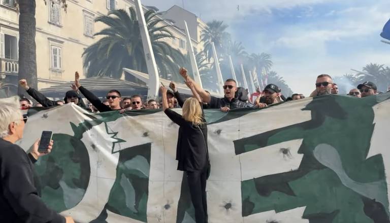 VIDEO: Protesti eskalirali, incident v Zagrebu