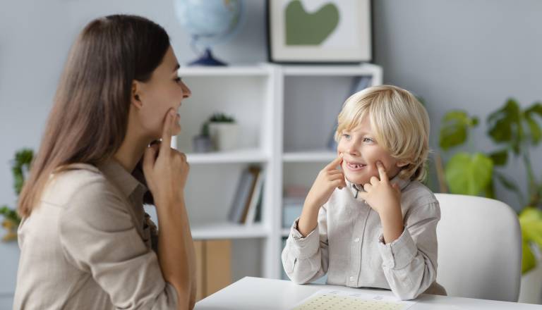 Nova delovna mesta na Ptuju in v okolici: iščejo logopeda, veterinarja in voznika