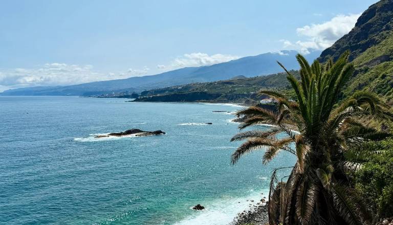 Kaos na Tenerifih, helikopterji reševali ujete v razburkanem morju