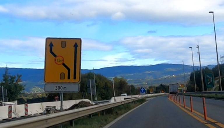 Pozor, vozniki! Na slovenskih avtocestah danes več zapor in daljše kolone