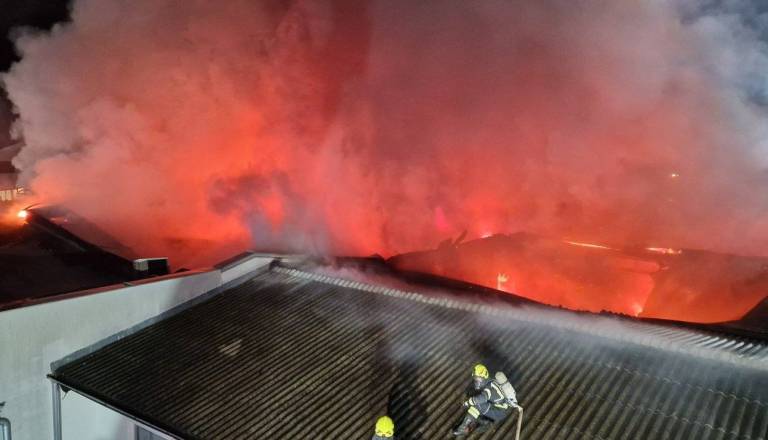FOTO: Radomlje v ognju! Nekdanja tovarna LIP uničena, škoda je ogromna