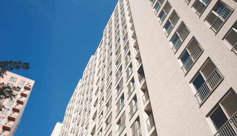 Kako se gibljejo cene nepremičnin v Sloveniji? Cene stanovanj so se znova povzpele na rekordne ravni