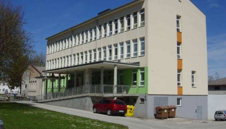 Šok v Kočevju: Dva mladoletnika pridržana po brutalnem napadu na tretjega mladoletnika