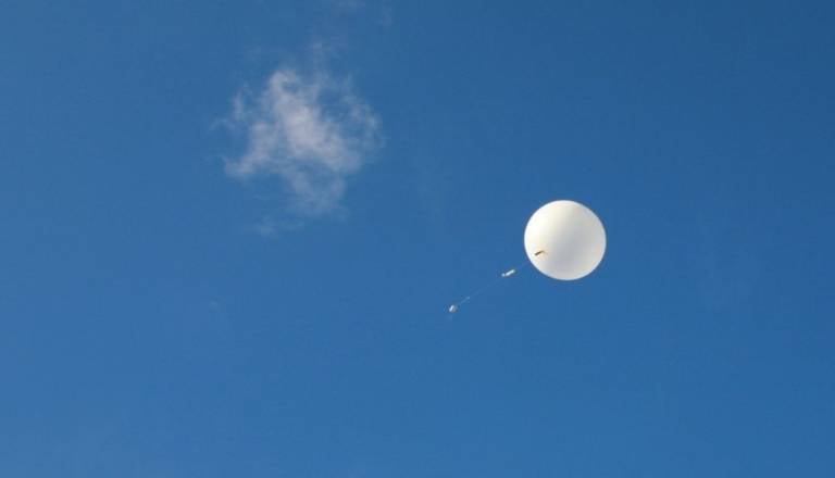 Panika zaradi balona nad  Bežigradom? Zdaj je jasno, kaj nam leti nad glavo!