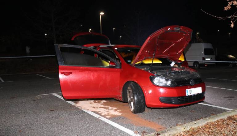 Morilec Stefanie naj bi jokal v priporu, branila ga bo zvezdniška odvetnica