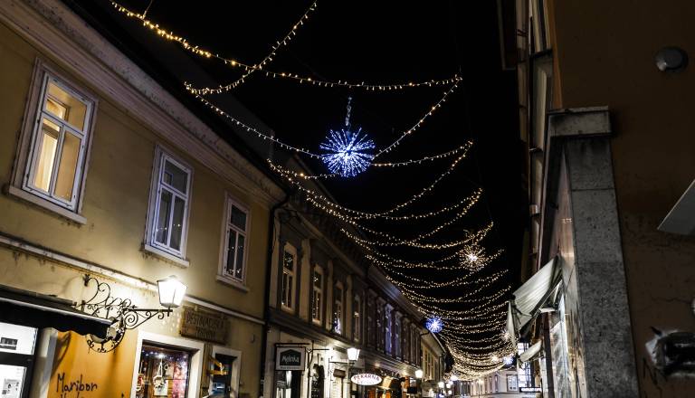 PREDLAGAJTE: Kje v Mariboru ali okolici je naj okrašena izložba?