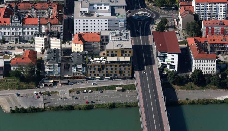 Na dražbi za skoraj 10 milijonov evrov prodan mariborski hotel City