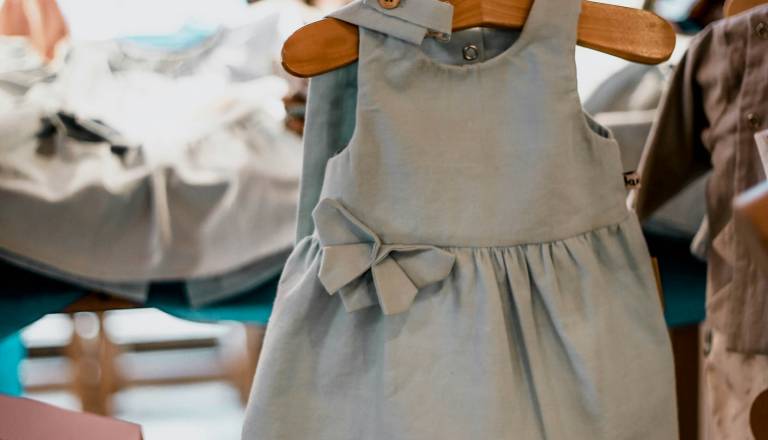 Od izmenjave oblačil do srečelova in druženja s pisateljico: Na Ptuju prva predbožična izmenjevalnica Sponke