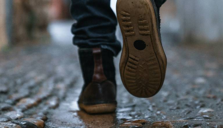 Pešec v Ljubljani lažje poškodovan po trku vzvratno vozilo