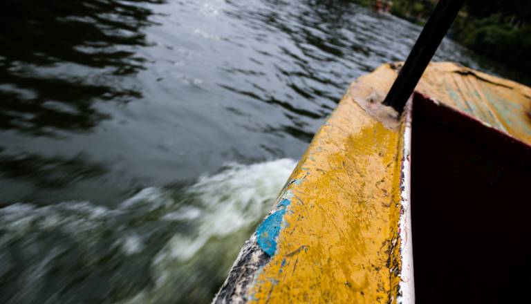 Na reki se je prevrnil čoln z migranti, trije mrtvi