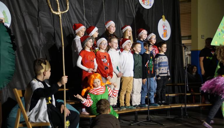Decembrska toplina na Osnovni šoli Breg, pripravili predpraznični koncert z bazarjem
