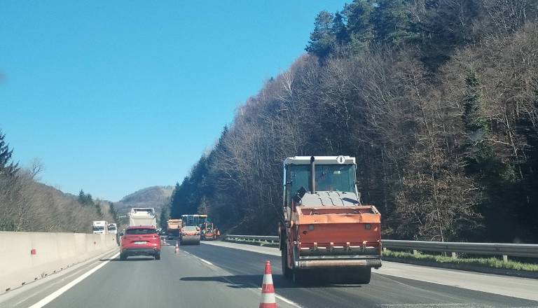 Na štajerski avtocesti zapore med Vranskim in Trojanami