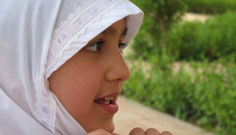 Naši sosedi uvajajo prepoved naglavnih rut v šolah za dekleta do 14 let