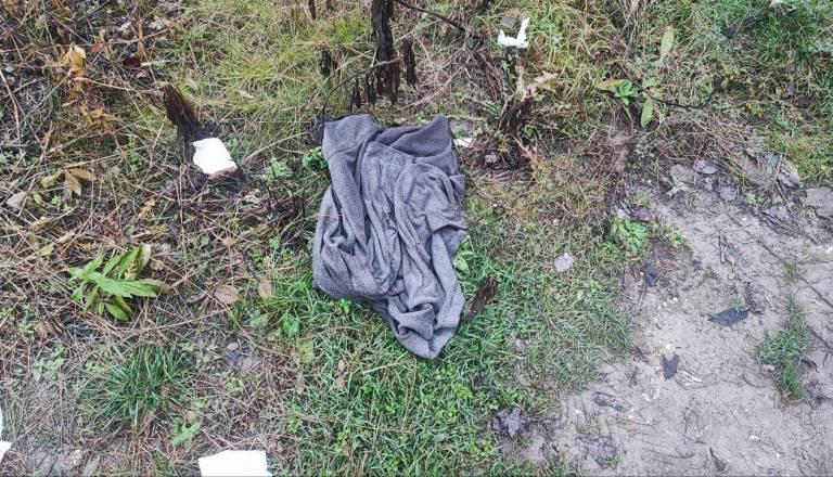 FOTO in VIDEO: Ljubljanska plaža šokirala: Kondomi in skrivnostna oblačila tik ob vodi