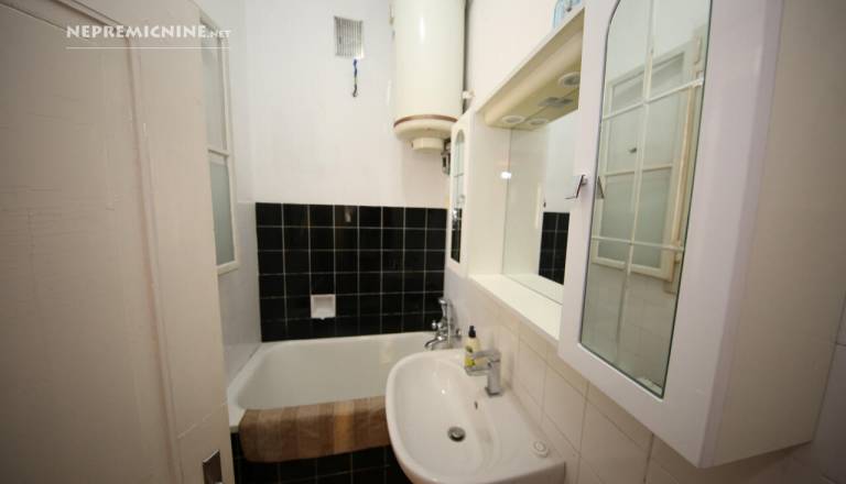 Še en oglas, ki je razdelil Ljubljančane: Stara hiša z okoli 100 kvadrati več kot 400 tisoč evrov