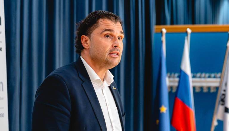 Zaradi afere z vetrno elektrarno odstopil direktor Dravskih elektrarn Maribor