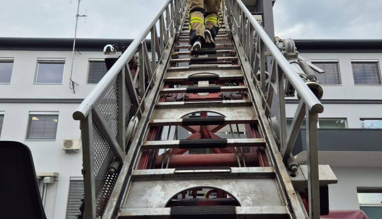 Kako pripravljeni smo na požare v visokih stavbah? Ljubljanski gasilci pojasnjujejo