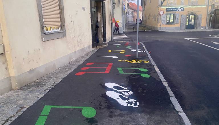 Glasbena šola Karol Pahor Ptuj dobila prenovljeno streho in popestren pločnik