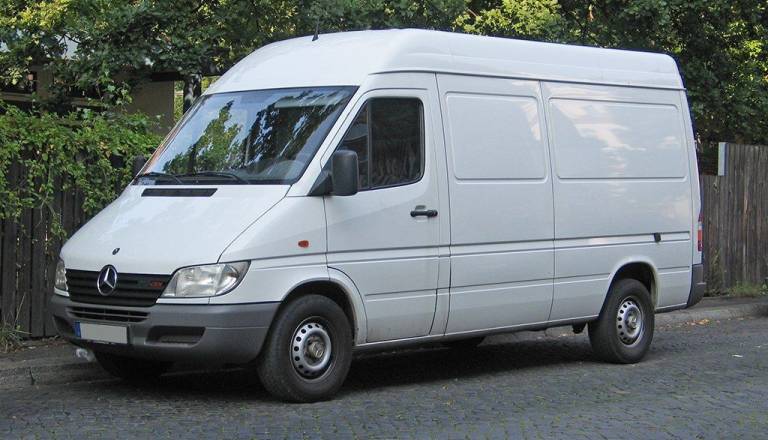 V Pomurju nov primer sumljivih avtomobilov in ogledovanja, to pravi policija