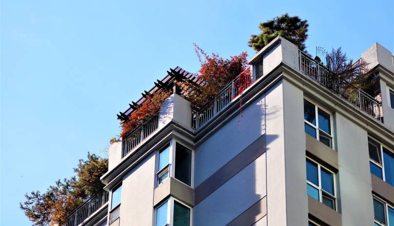 Znani Slovenec o bloku na Štajerskem: »Več kot deset ljudi iz istega bloka, ki umrejo za rakom? Nemogoče!«