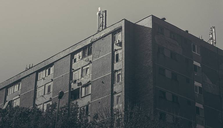 Znani Slovenec pretresen: »Več kot deset ljudi iz istega bloka, ki umrejo za rakom? Nemogoče!«