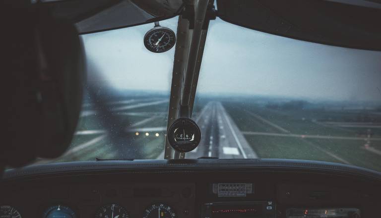 Če letite v decembru: na kaj opozarjajo letališča