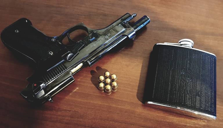 Oddaja orožja od danes dovoljena, a ne prinašajte ga na policijo!