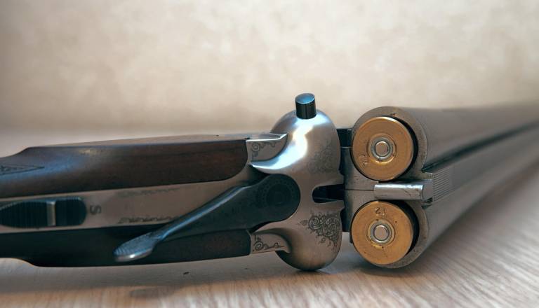 Začela je veljati možnost izročitve orožja, a pozor, ne nosite ga na policijo