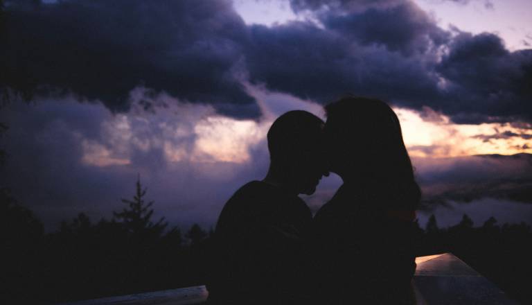 Dvojčke čakajo nepredelana čustva, raki pa stopajo v napeto partnerstvo