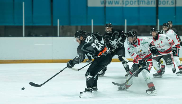 Zdesetkani mariborski Lisjaki morali priznati premoč vodilni ekipi prvenstva 