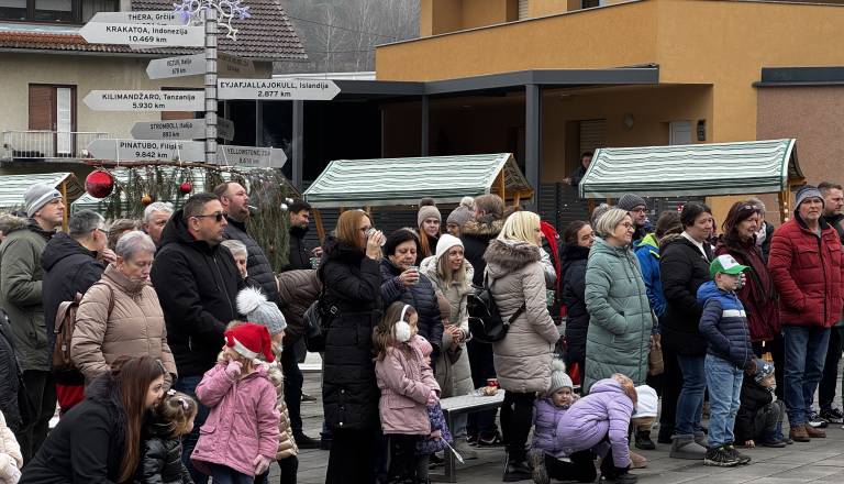 FOTO: Doživljajski park Vulkanija v znamenju božičnega sejma