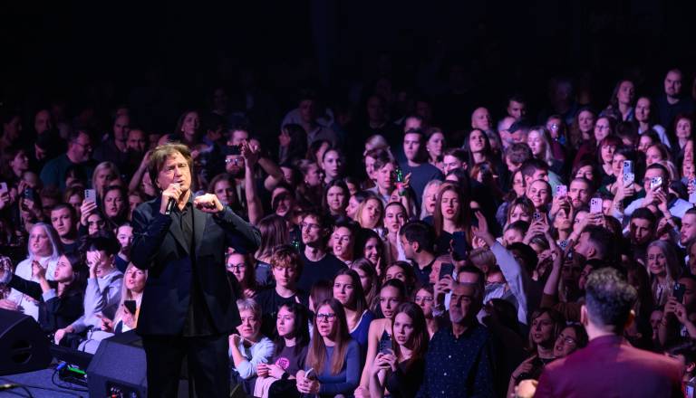 FOTO in VIDEO: Maribor pel z Zdravkom Čolićem: V Dvorani Tabor odmevale brezčasne uspešnice glasbene legende 
