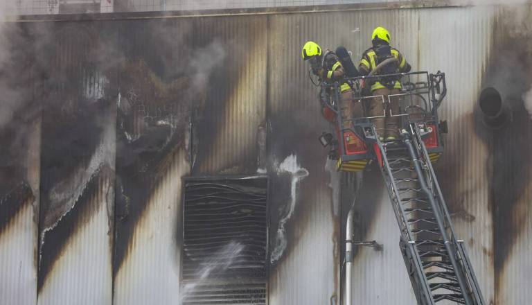 FOTO in VIDEO: Požar zajel eno izmed skladišč BTC-ja, z ognjenimi zublji se bori več kot 300 gasilcev