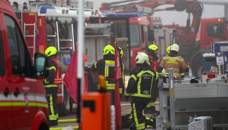 FOTO in VIDEO: Požar v skladišču trgovine Spar lokaliziran, objekt močno poškodovan