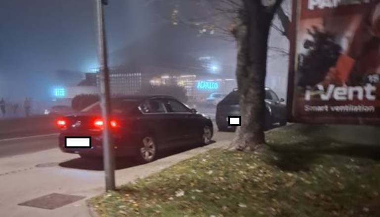 Ta pločnik v Šiški vsak večer zablokiran, občani zahtevajo količke