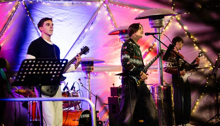 FOTO in VIDEO: Zasedba Štanga Rock poskrbela za energičen praznični večer v Murski Soboti