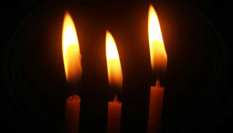 Znanega režiserja in njegovo ženo našli mrtva na njunem domu