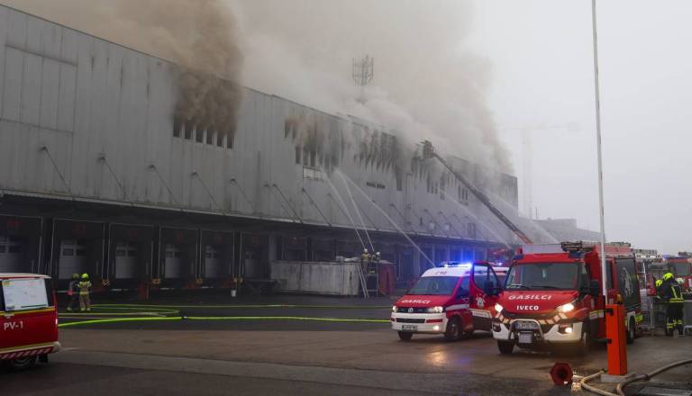 Požar v Sparovem skladišču: Kaj to pomeni za ljubljanske kupce in česa v trgovinah morda ne bo?